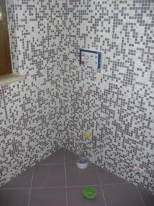 Rifacimento bagno con mosaico